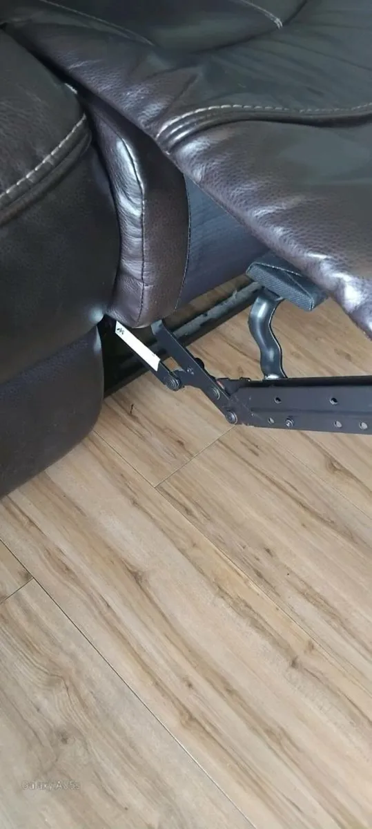 Brown Leather 3 seater recliner - Image 3