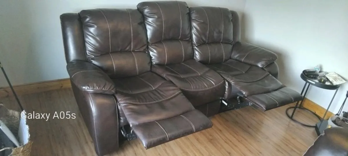 Brown Leather 3 seater recliner - Image 4
