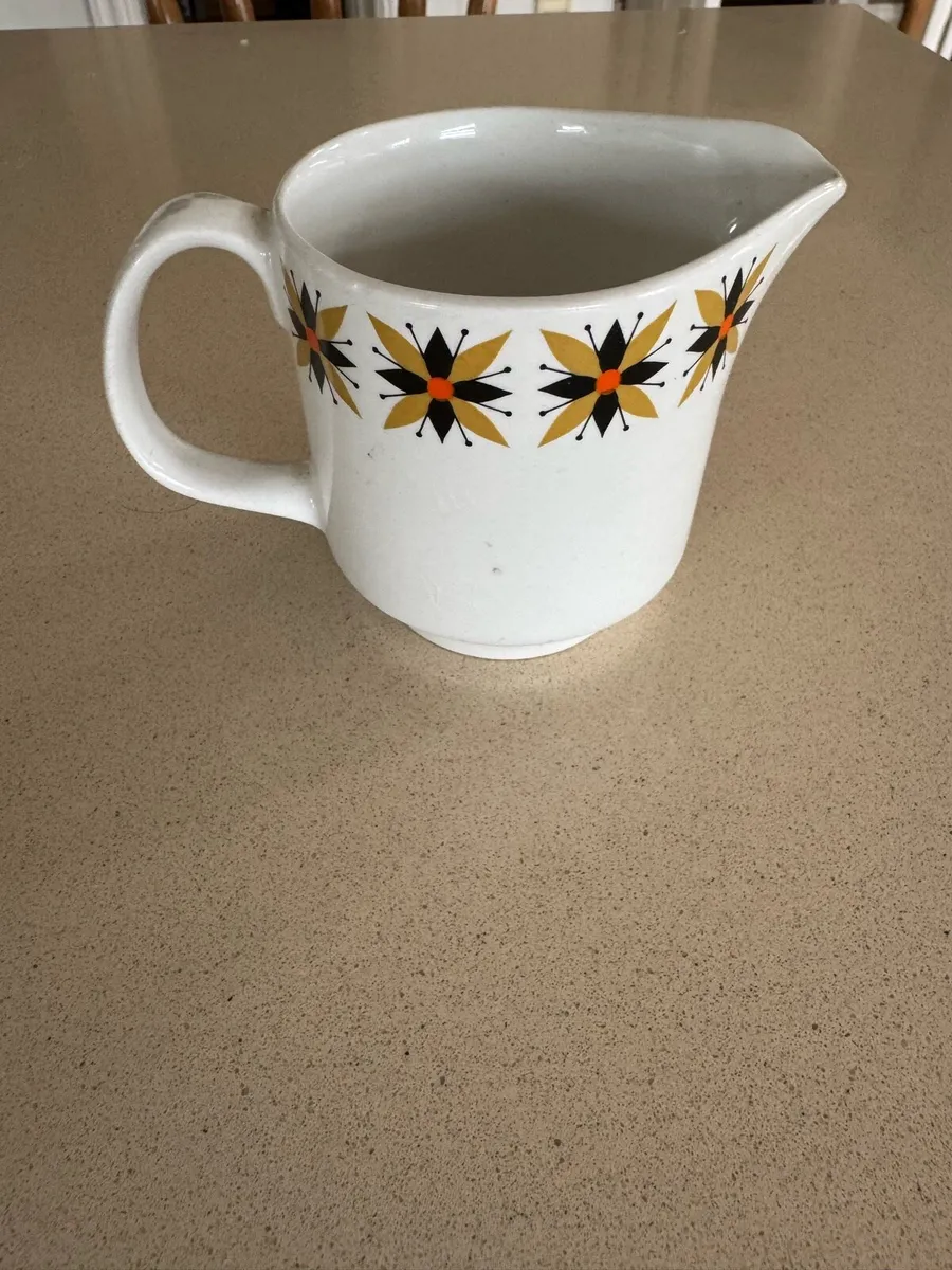 Arklow milk jug - Image 1