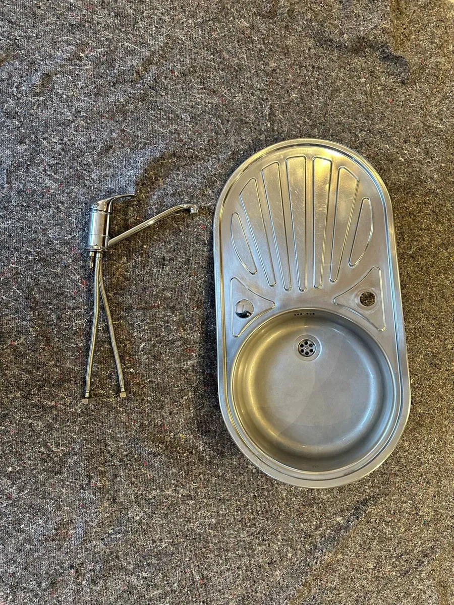 Kitchen sink with mixer tap - Image 2