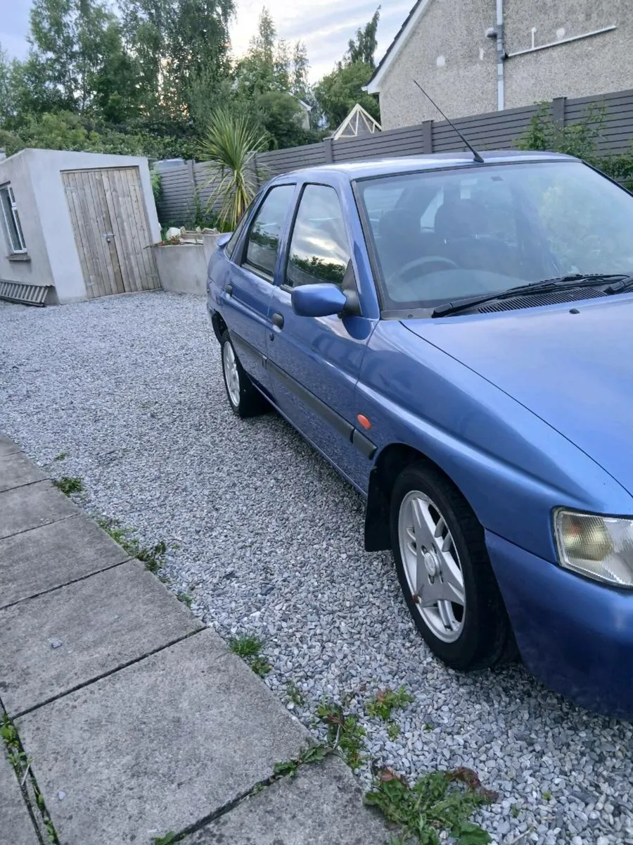 Ford Escort - Image 4