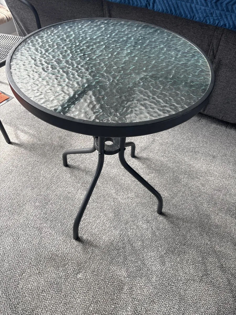 Outdoor table and chairs - Image 3