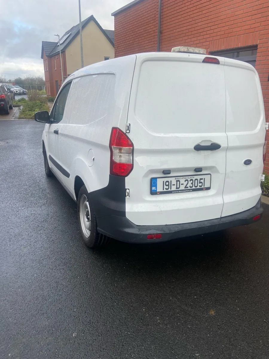 Van - Image 4