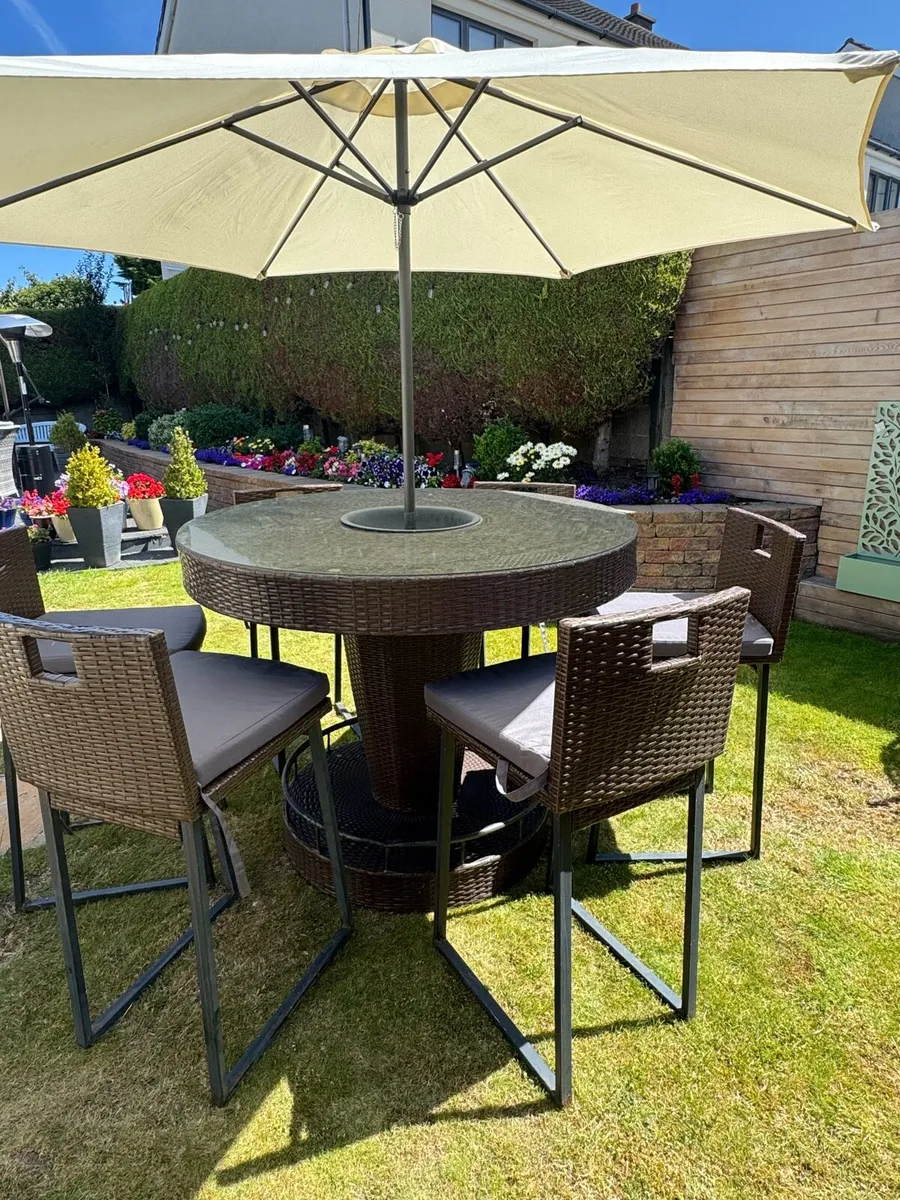 Rattan Outdoor Bar and 6 stools - Image 2