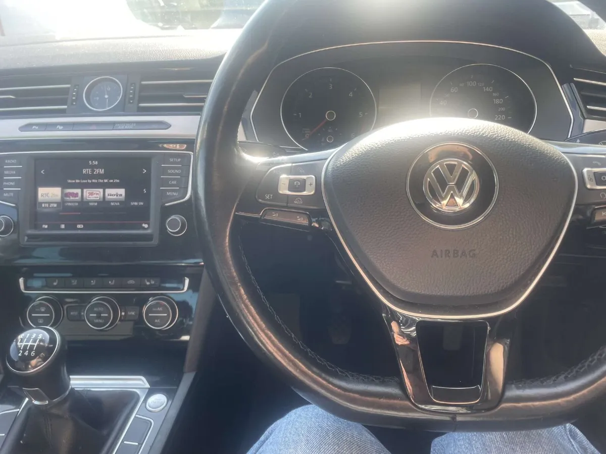 Volkswagen Passat 2015 - Image 2