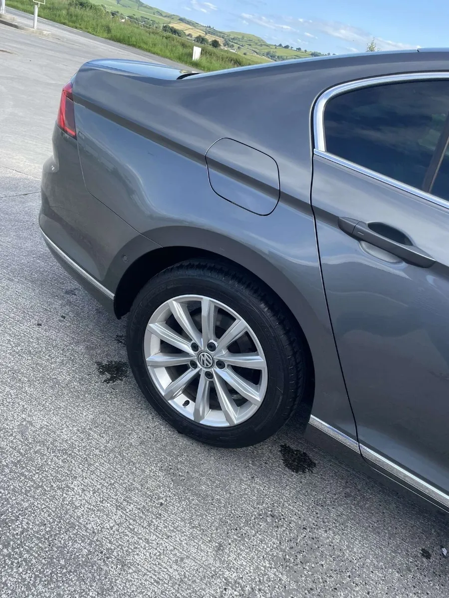 Volkswagen Passat 2015 - Image 4