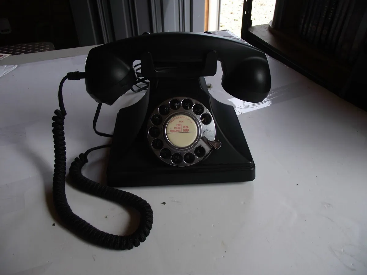 Reproduction 1950's Style Dial Landline Phone - Image 1