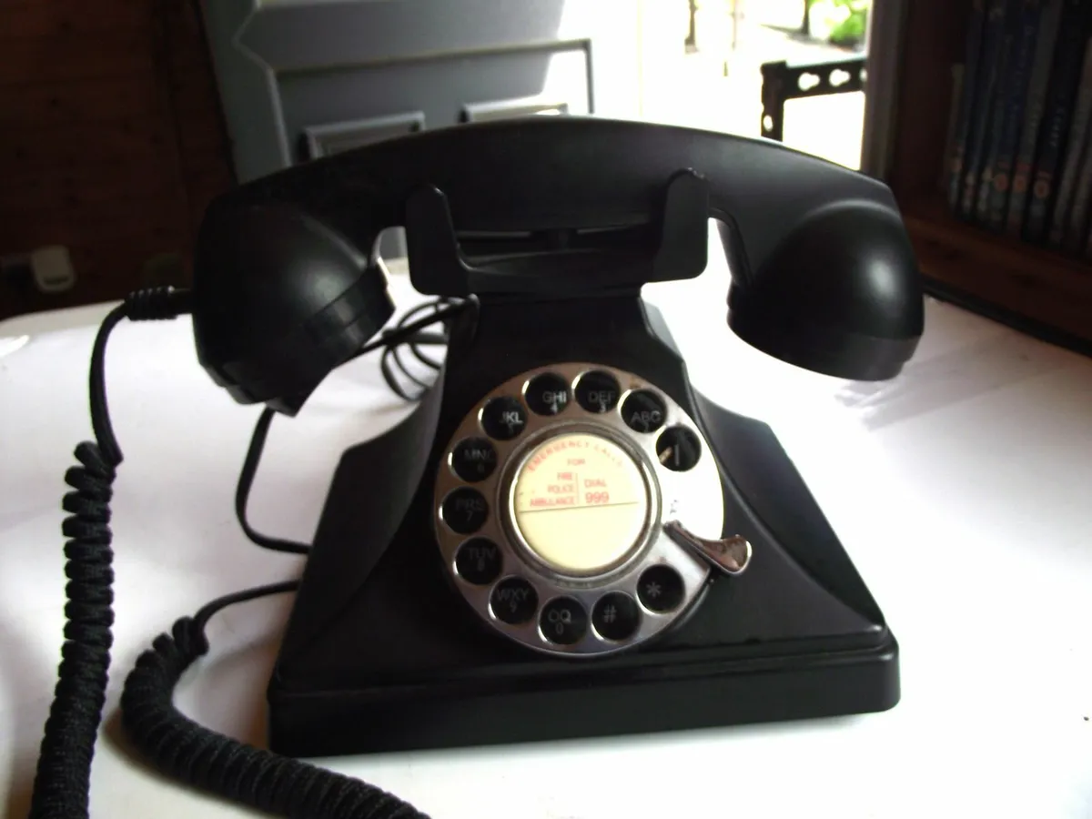 Reproduction 1950's Style Dial Landline Phone - Image 2