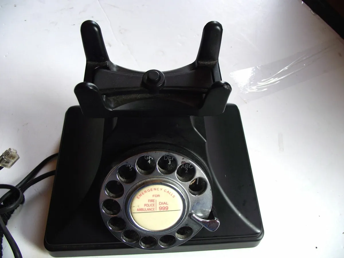 Reproduction 1950's Style Dial Landline Phone - Image 4