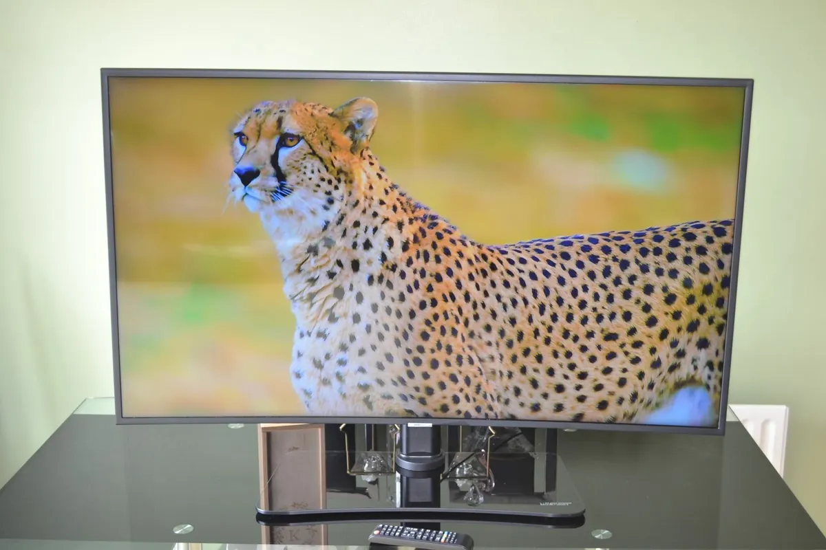 Samsung 49-inch Curved 4K Ultra HD HDR Smart TV - Image 2