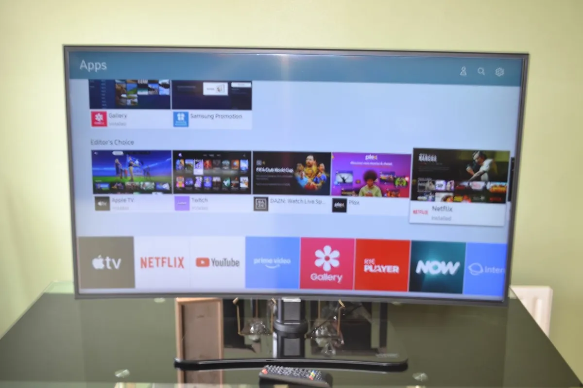 Samsung 49-inch Curved 4K Ultra HD HDR Smart TV - Image 4