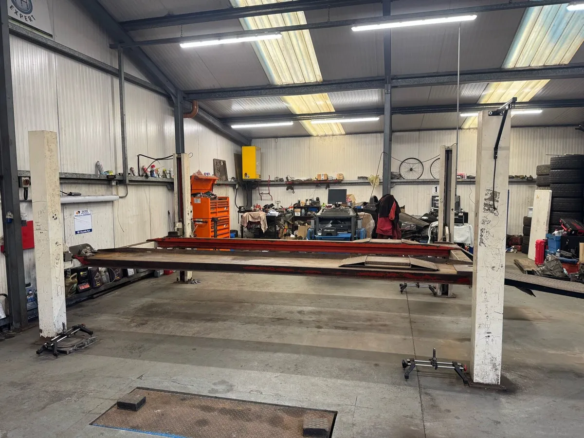 4 Post lift - Image 2