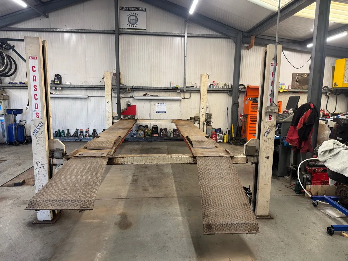 4 Post lift - Image 1