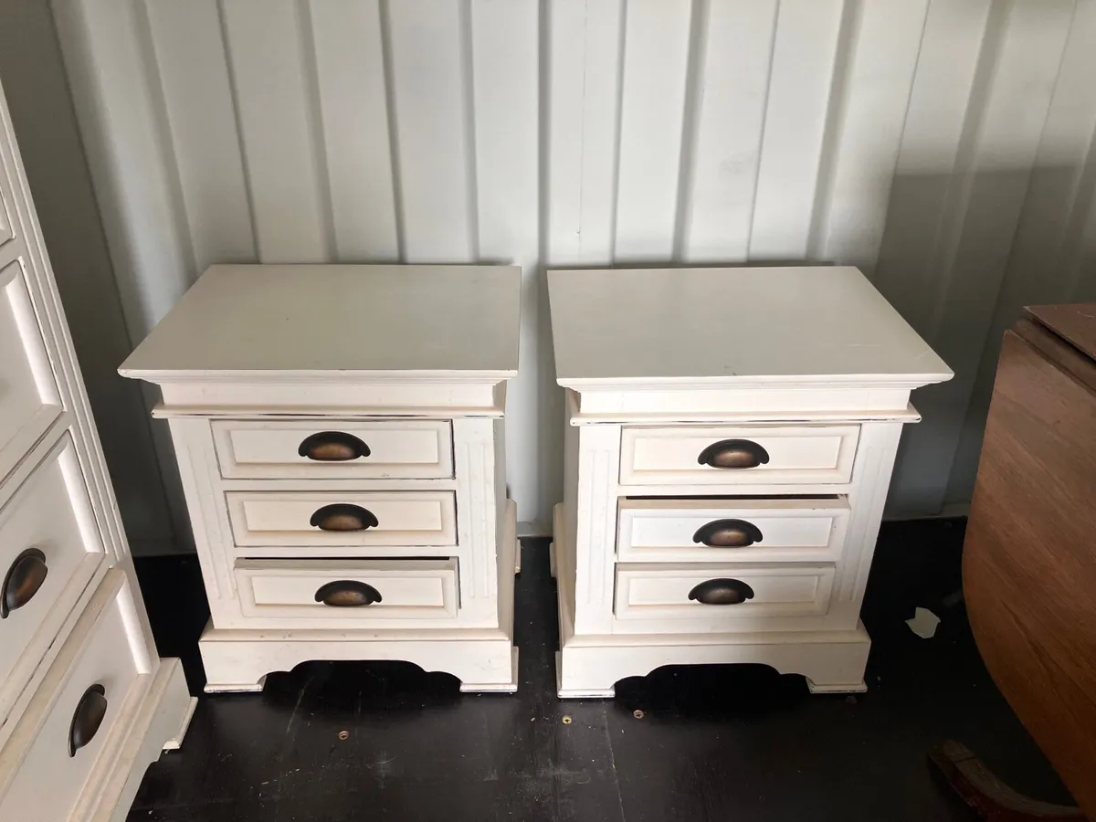 Bedroom Set - Dresser and 2 Side Drawers - Image 2
