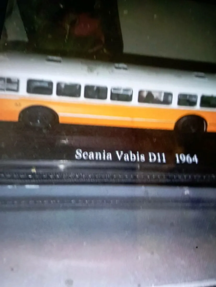EDICOLA  SCANIA VABISD11 AUTOBUS 1-76 SCALE - Image 1