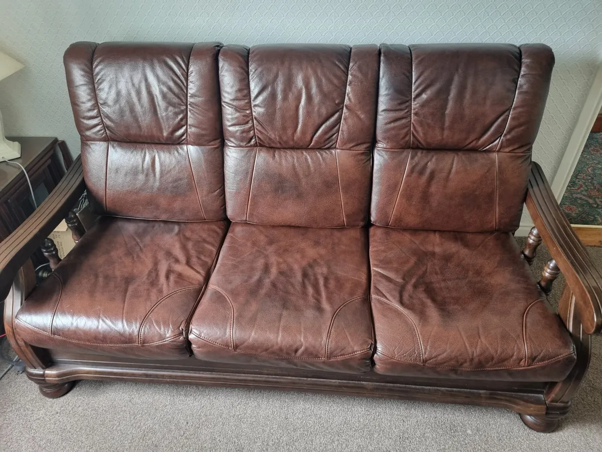 Leather couches mahogony wood - Image 2
