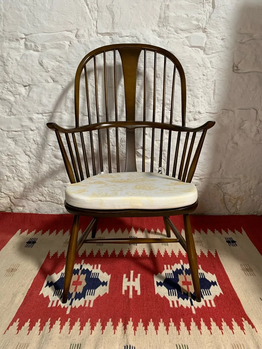 Ercol model 472 chairmakers chair. - Image 3