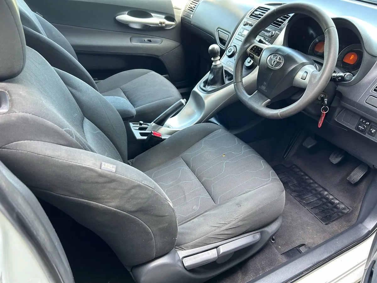 2011 Toyota Auris Van.. Long DOE & New Service - Image 4