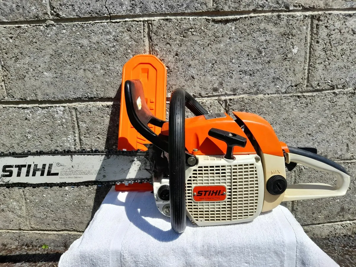 Selling Chainsaw - Image 1