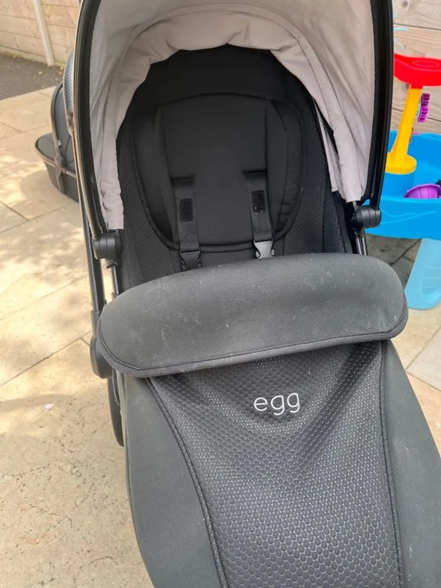 Egg 2 Travel system - Image 1