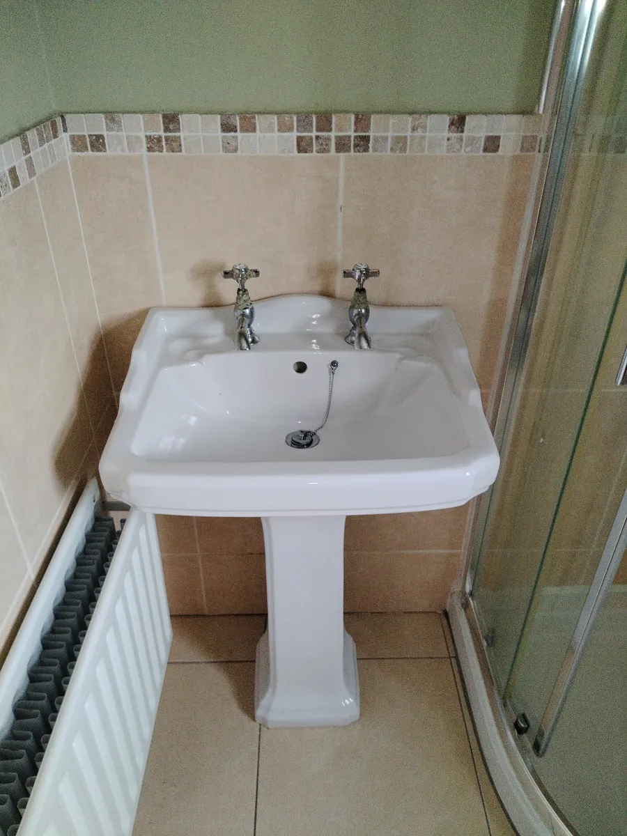 Bathroom suite - Image 3