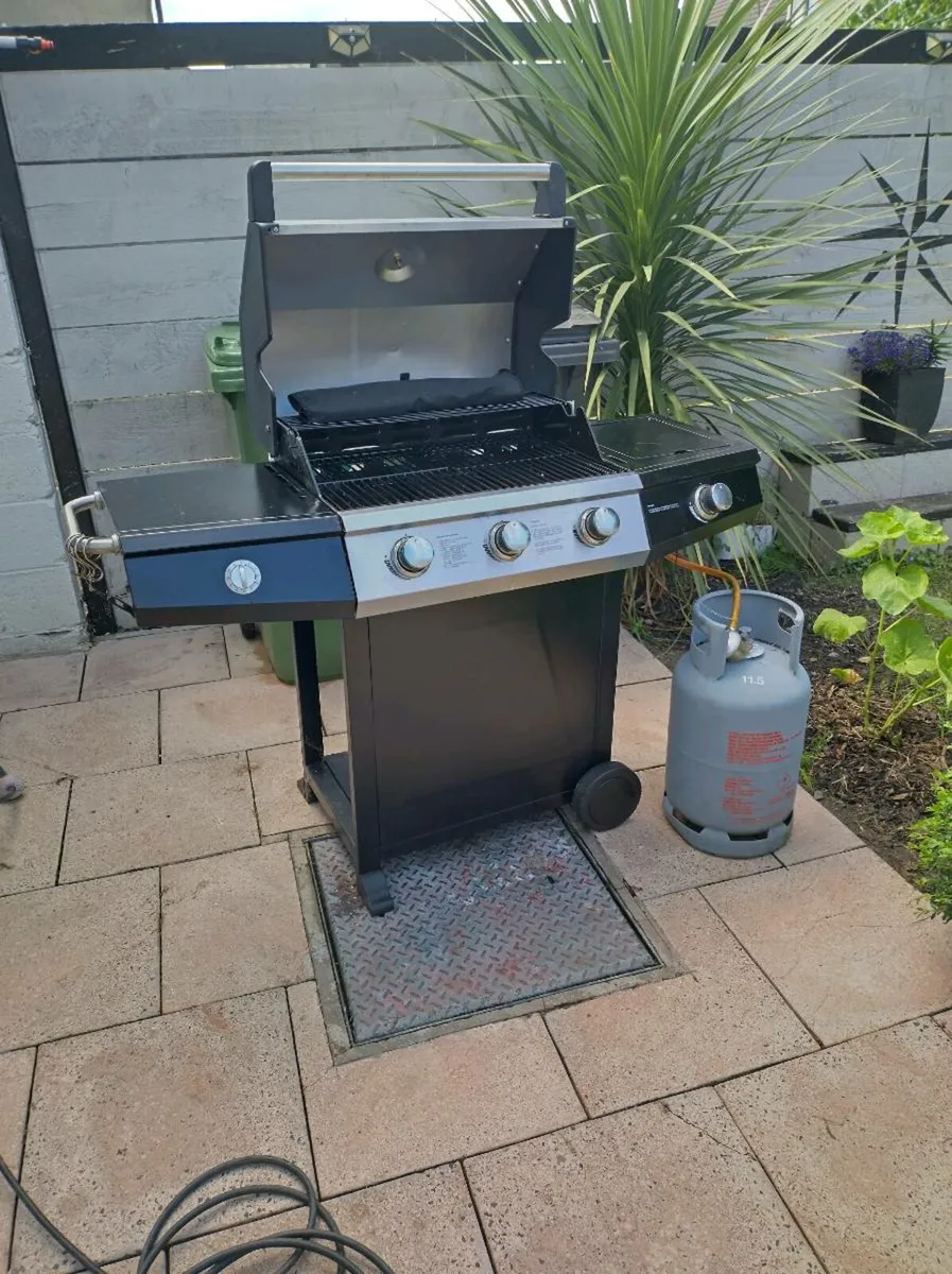 GAS BARBEQUE - Image 2