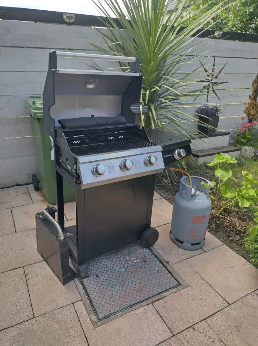 GAS BARBEQUE - Image 3