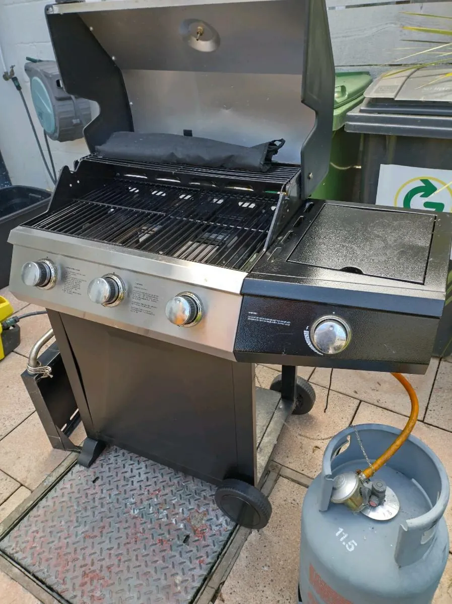 GAS BARBEQUE - Image 4