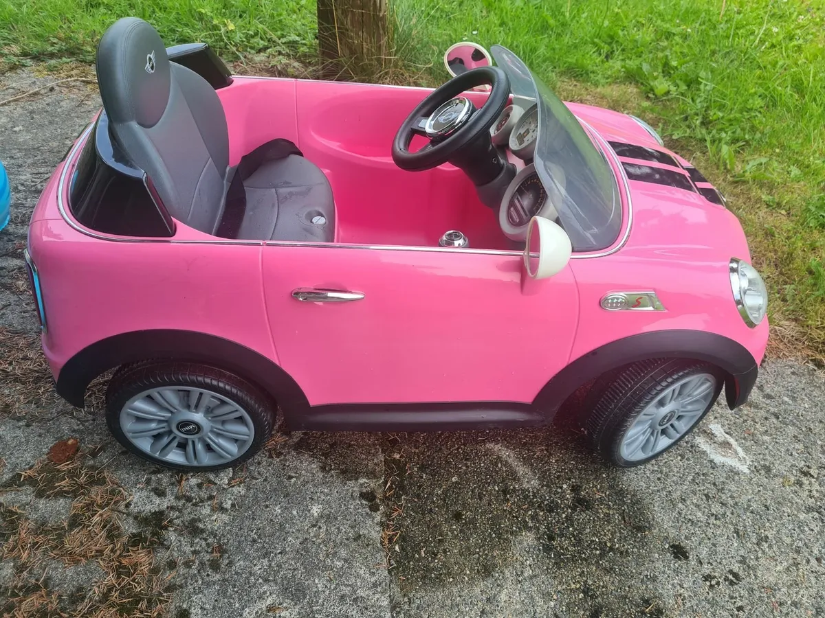 Pink toy car - Image 3
