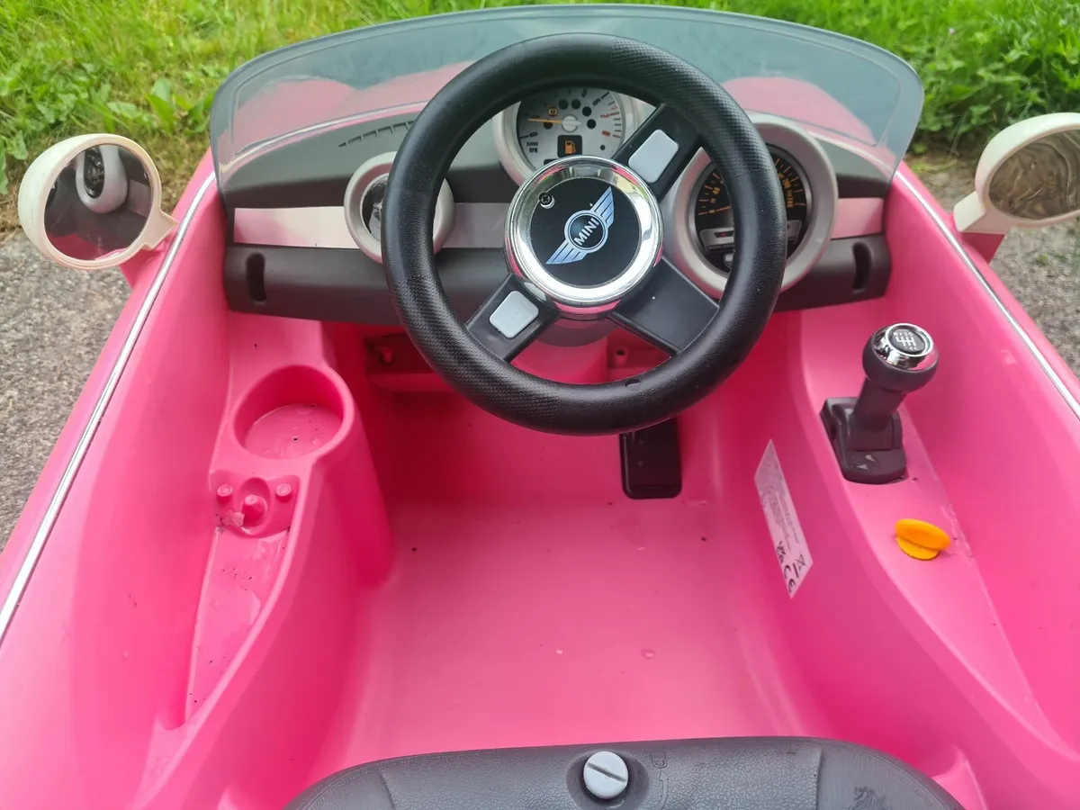 Pink toy car - Image 4