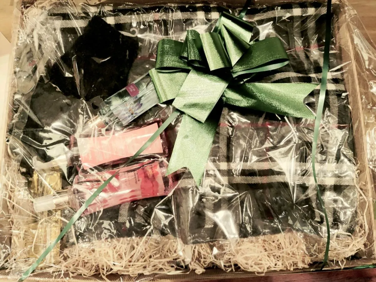 JOB LOT OF VARIOUS HAMPERS, Bonanza Giveaway ! - Image 3