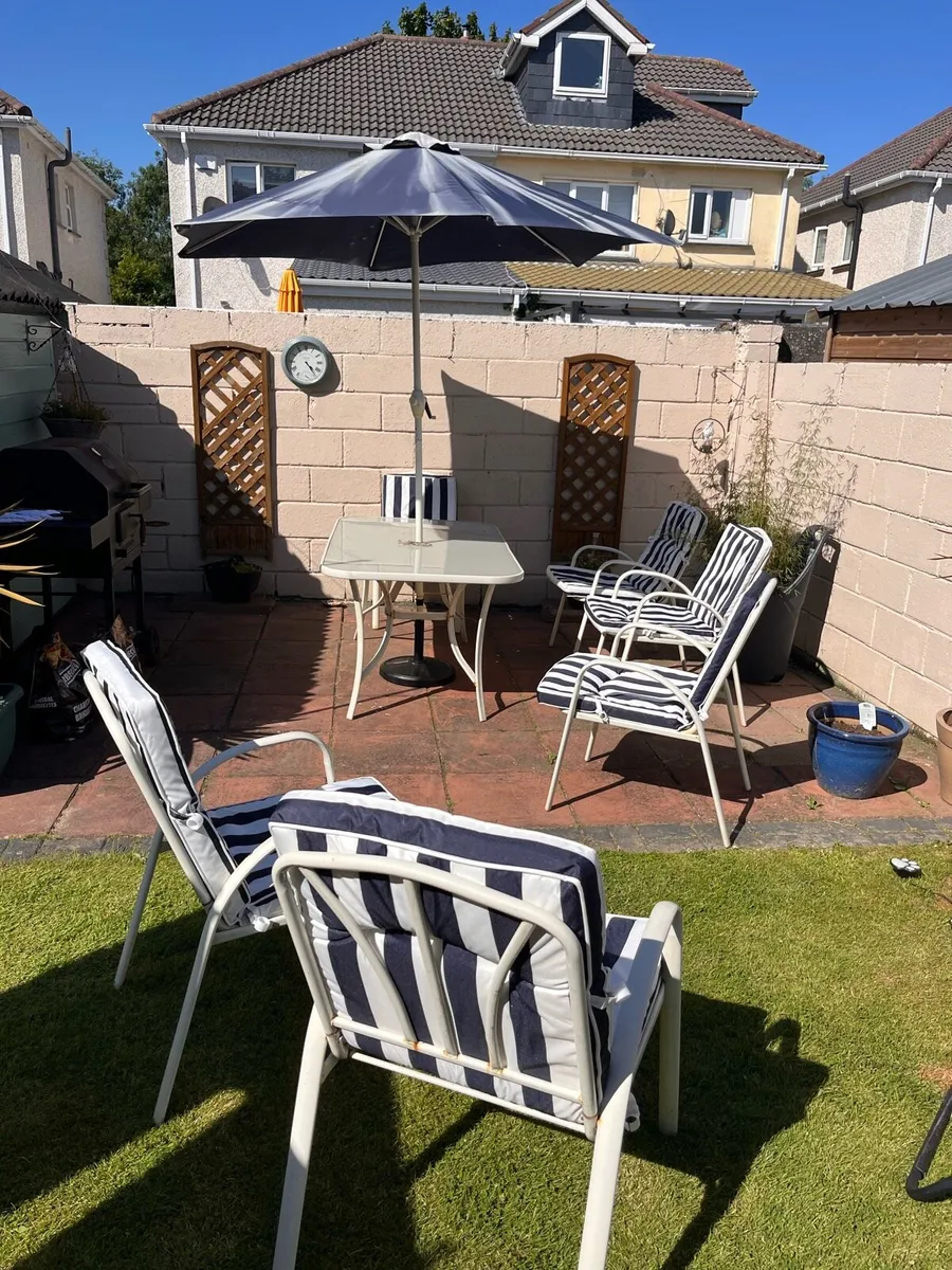 Garden furniture - Image 1