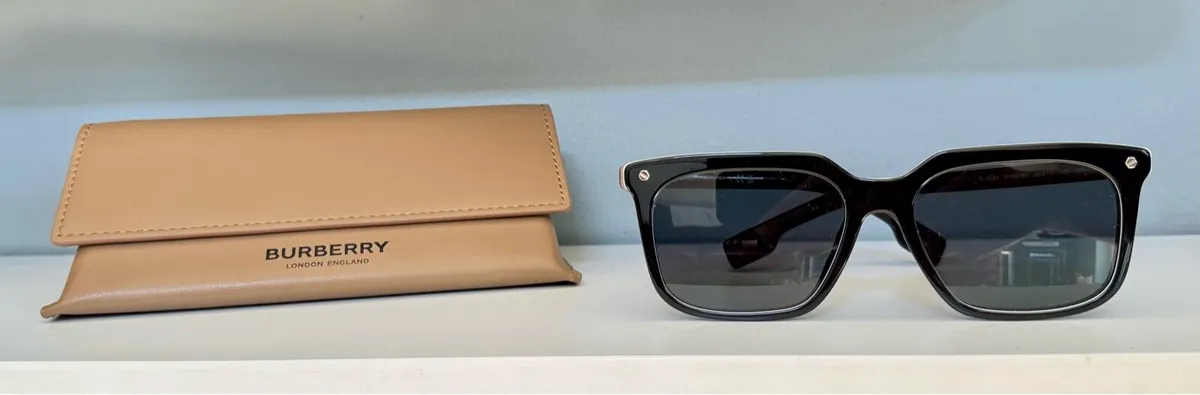 Burberry Carnaby sunglasses - Image 1