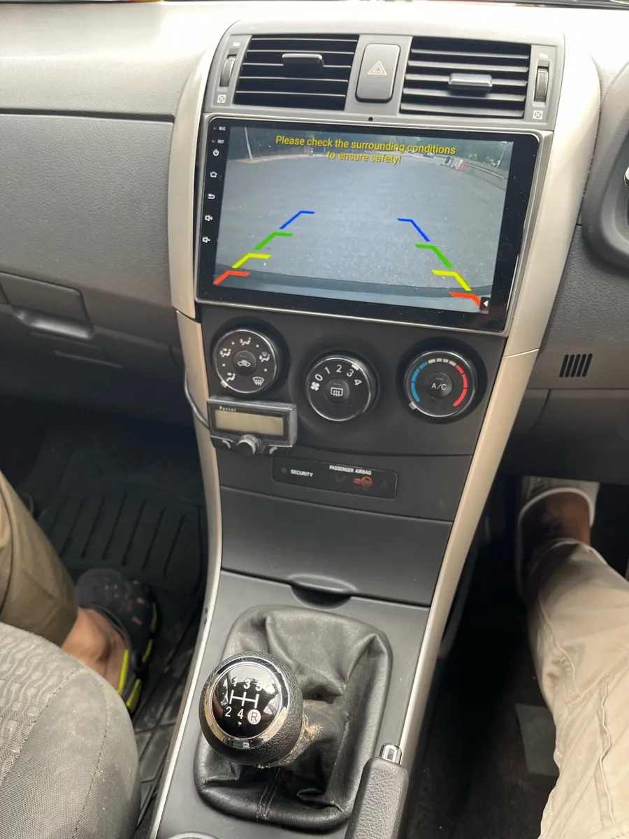 Toyota Corolla 1.4D with rear camera/multimedia - Image 3