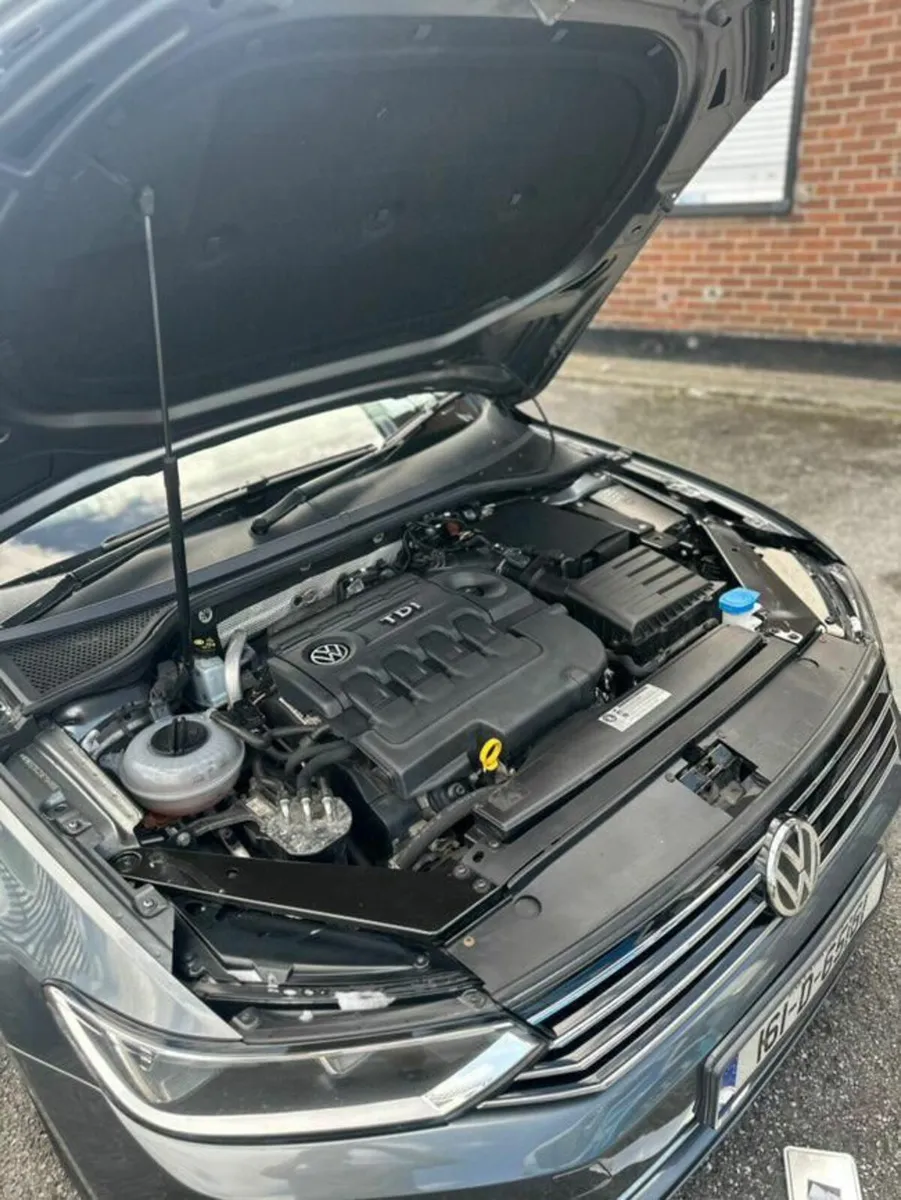 Volkswagen Passat 2016 - Image 3