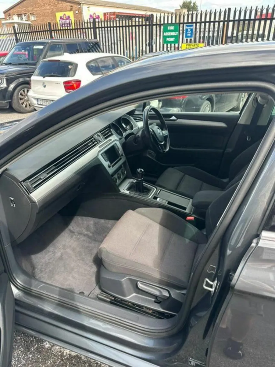 Volkswagen Passat 2016 - Image 4