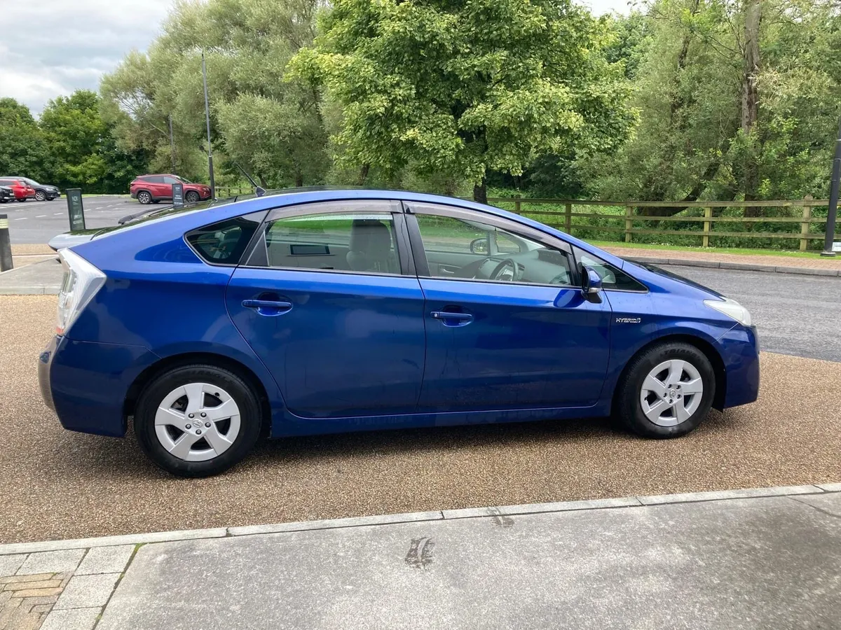 Toyota Prius 2011 - Image 4
