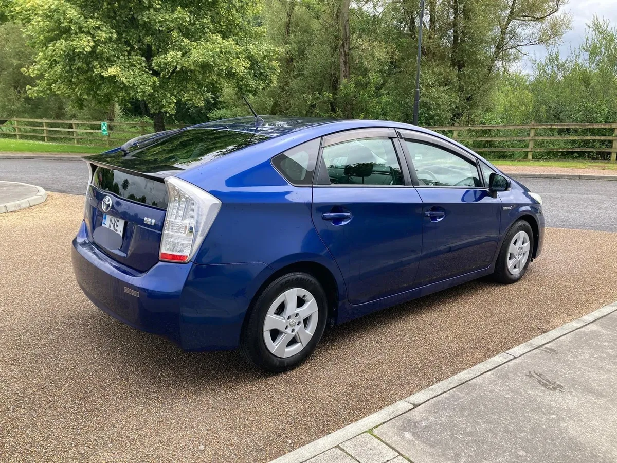 Toyota Prius 2011 - Image 2