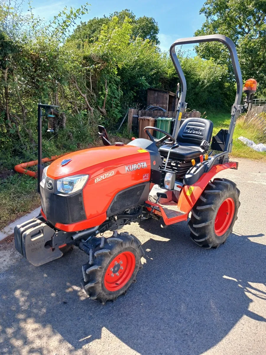 Kubota compact tractor B2050 - Image 1