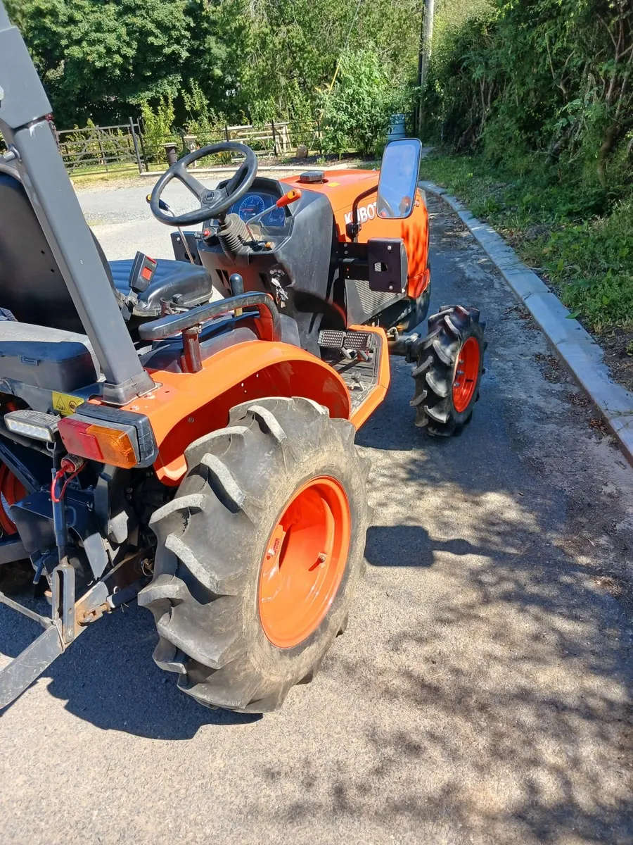 Kubota compact tractor B2050 - Image 2