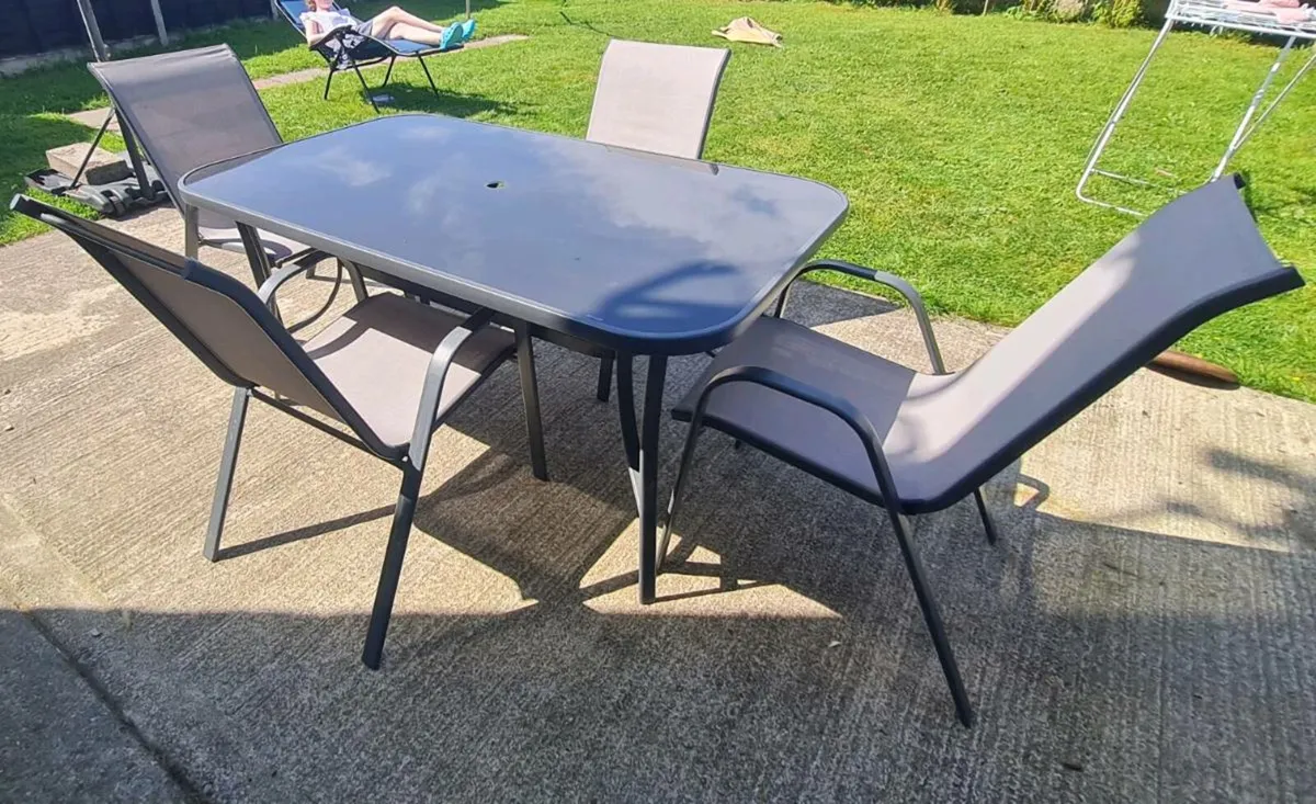 Garden table and 6 chairs - Image 2