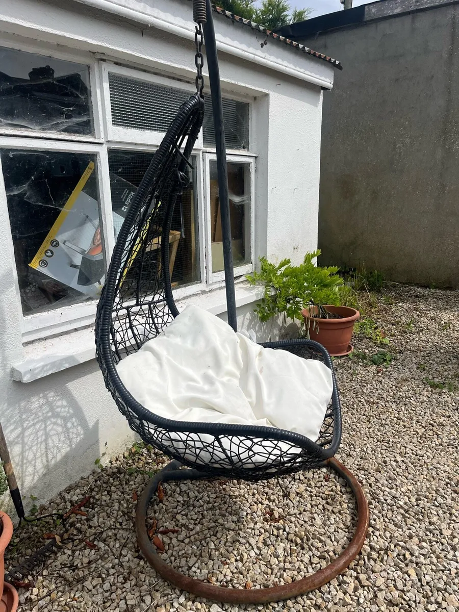 Egg chair x 2. (See pics. Different types) - Image 4