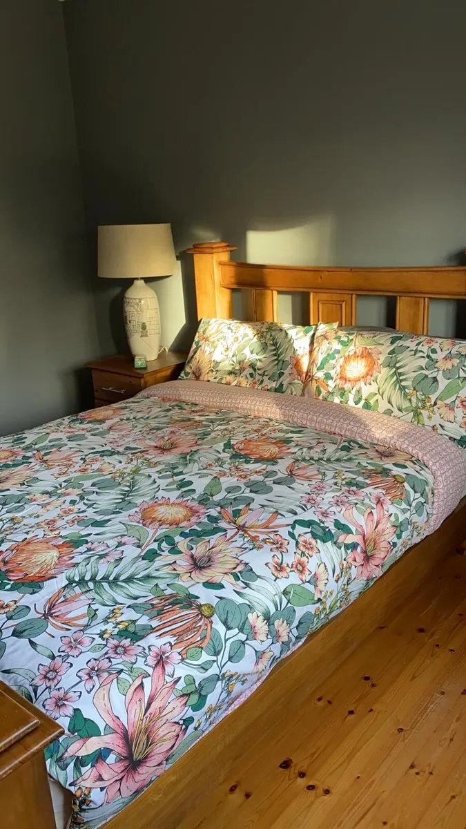 Bed - Image 2