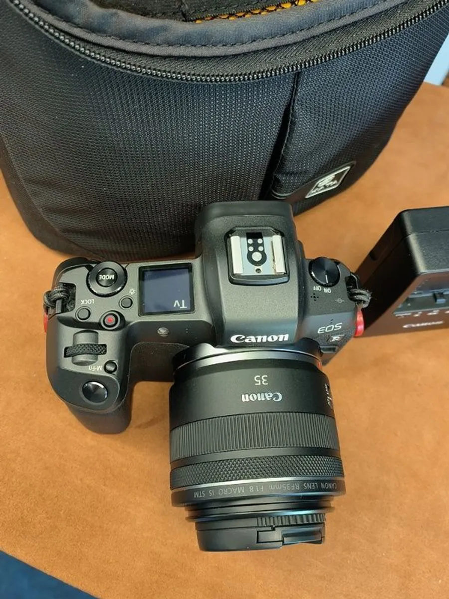 Canon EOS R Mirrorless Camera (DS126721) Black/ Used in Excellent Condition - Image 4