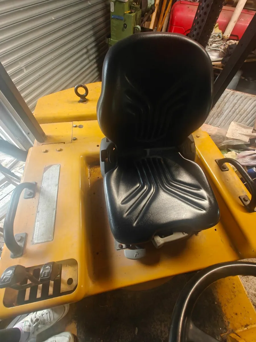 3 Tonne Caterpillar  Forklift VC60D Bonnet - Image 3