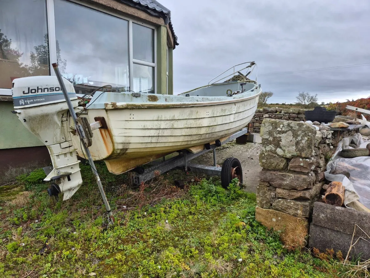 Sea boat with engine and trailer - Image 2