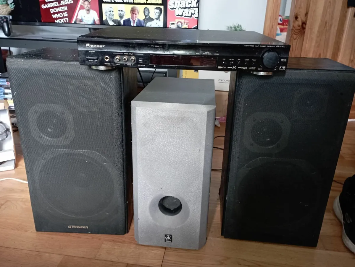 Pioneer stereo system - Image 1
