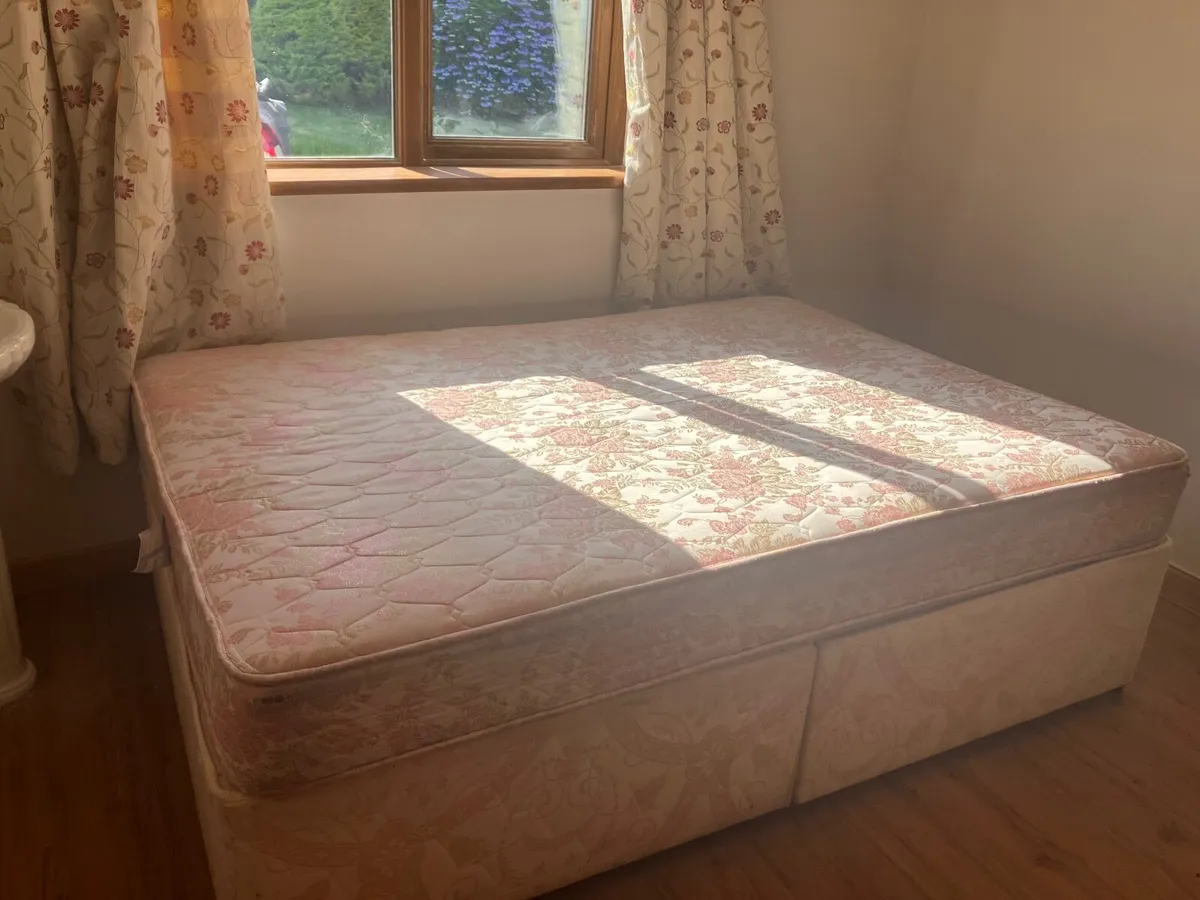 Double bed - Image 1