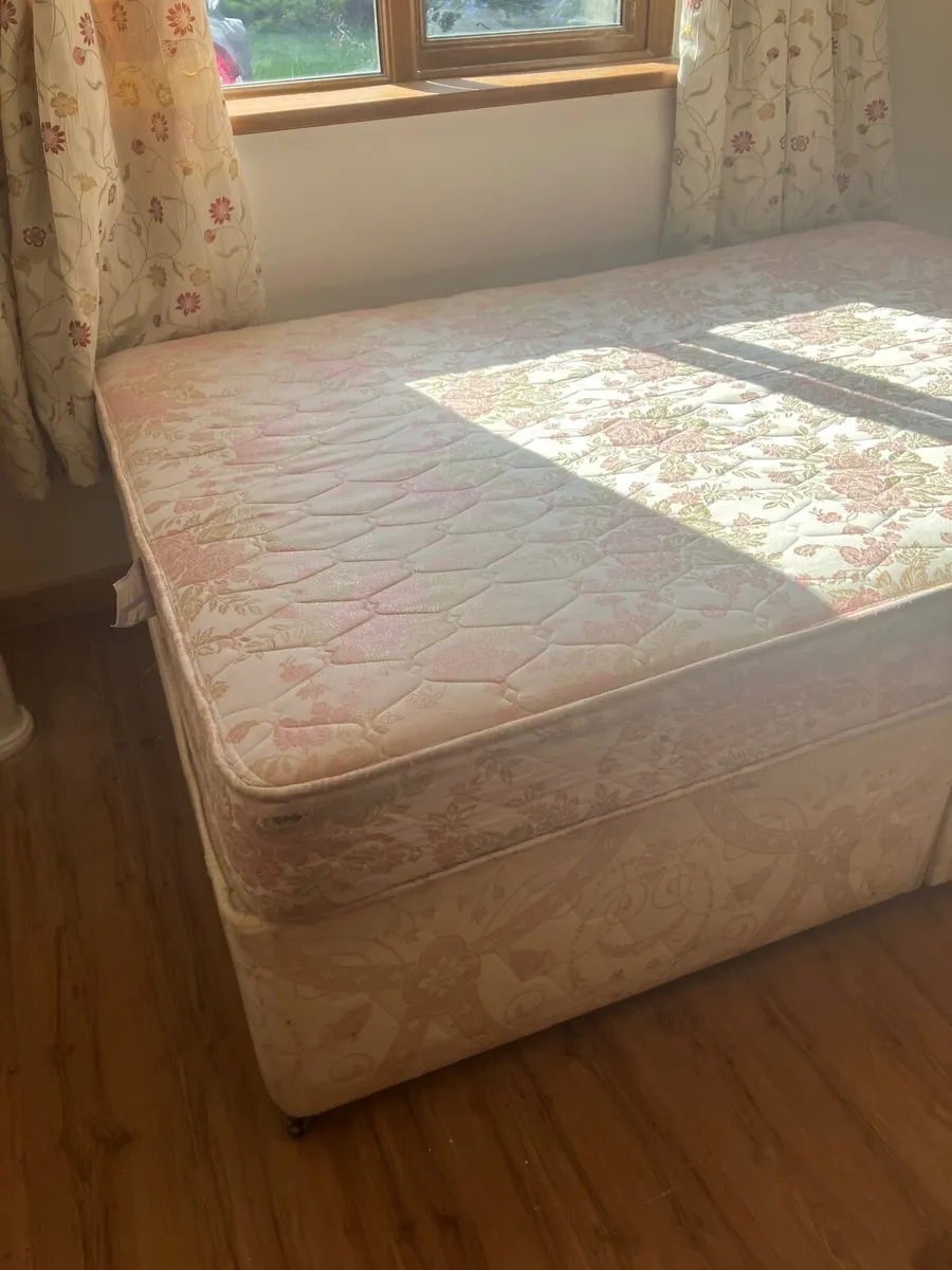Double bed - Image 2