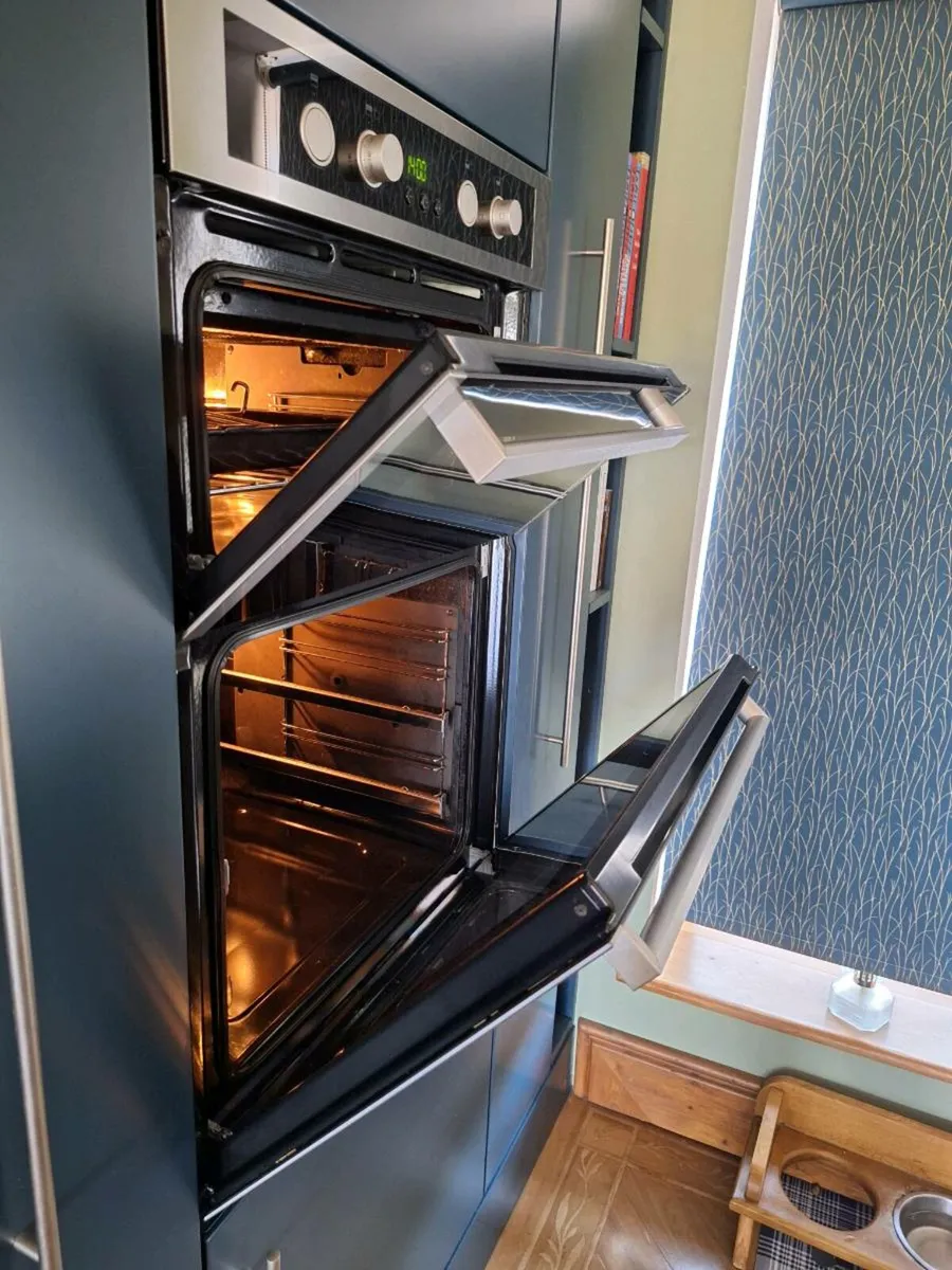 Whirlpool AKL309IX Built In Double Oven COLLECTION - Image 2